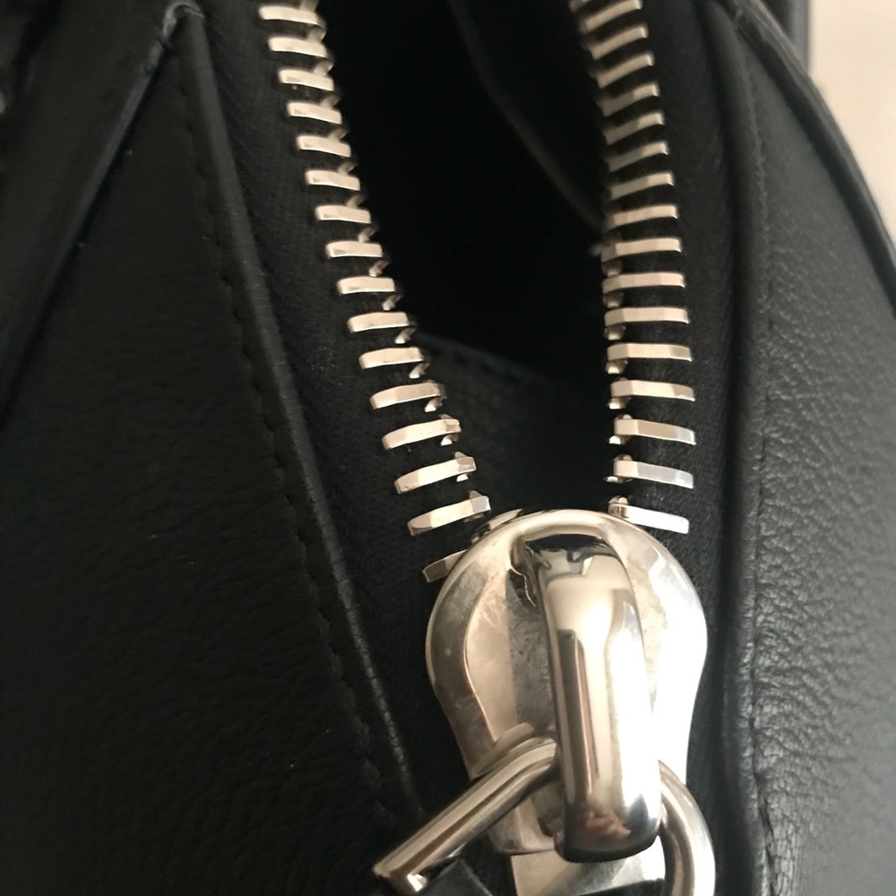 Givenchy - Picture 4 of 5
